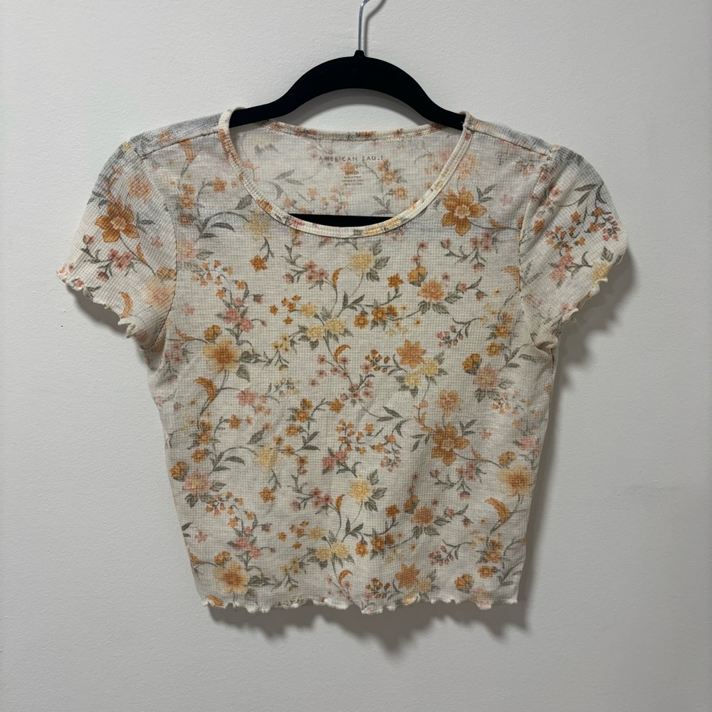 American Eagle Cream Floral Short Sleeve Top